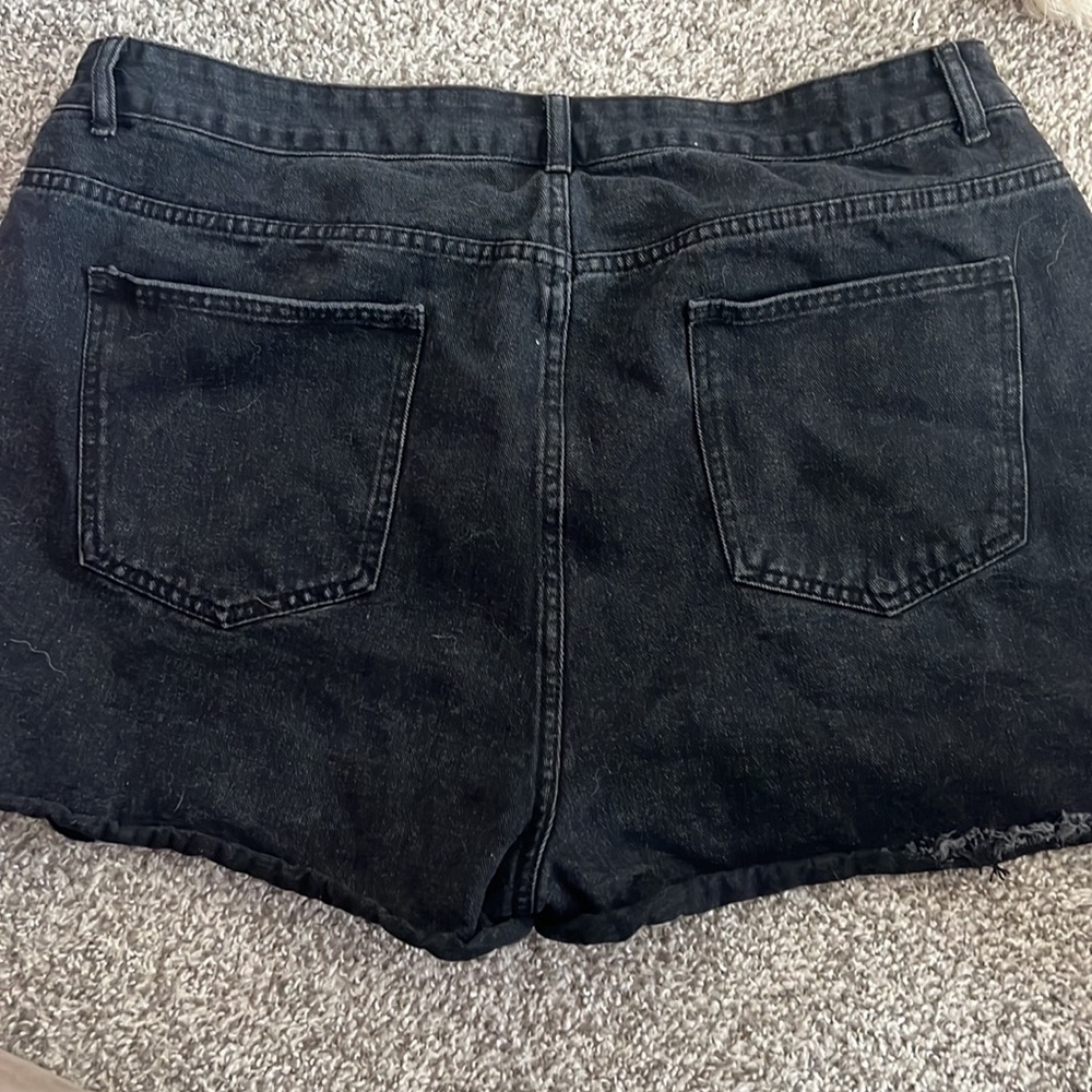 Plus Ripped Distressed Denim Shorts - Picture 2 of 3